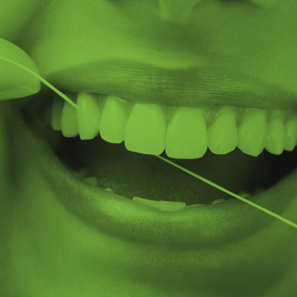 nitkowanie zębów po co nitkować zęby czyszczenie jamy ustnej nić dentystyczna